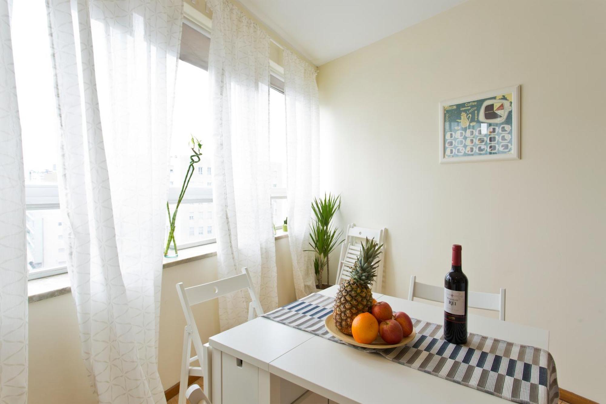 Host Wise - Spacious Trendy Flat W Netflix - Location * Oporto